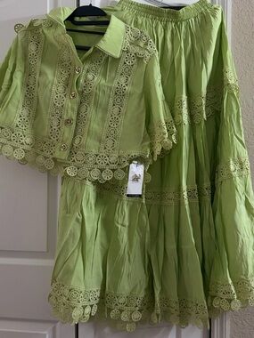 Lace-Trim Light Green Two-Piece Formal Dress Set